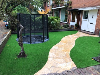 Kunstgras in voortuin Santpoort Noord