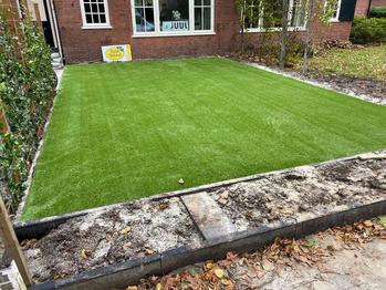 Kunstgras in voortuin Bloemendaal
